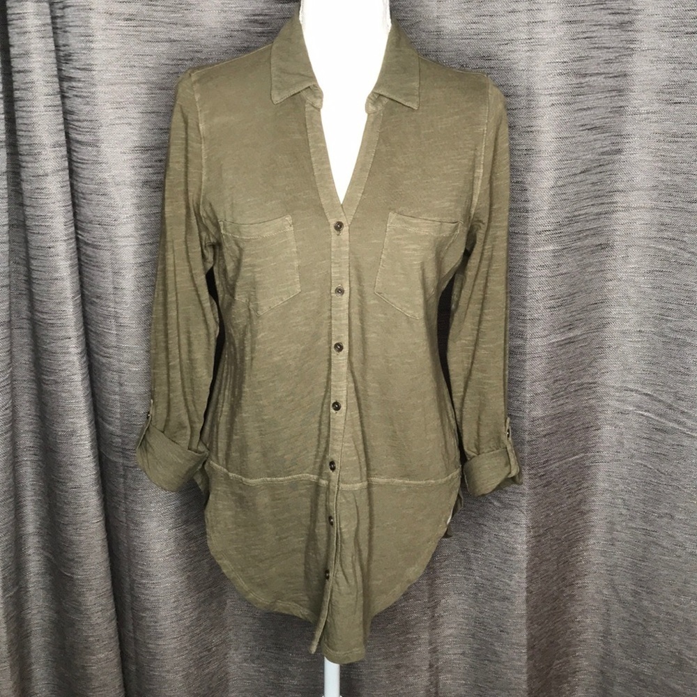 SONOMA GREEN SMALL BUTTON FRONT top